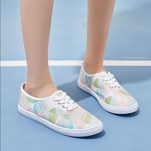 NWT Canvas Sneakers White Tennis, available in multi sizes, white or floral